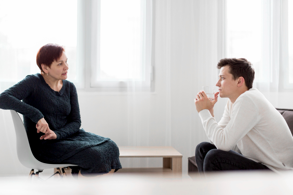 мужчина с вуайеризмом и врач